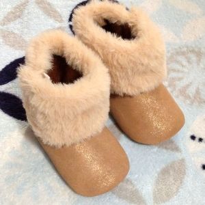 Baby Fur boots size 3